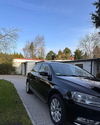 Volkswagen Passat cena 36300 przebieg: 201600, rok produkcji 2012 z Warszawa małe 92